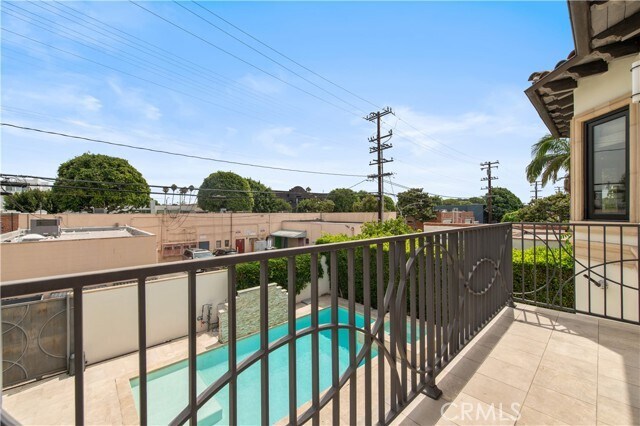 Building Photo - 268 S Clark Dr