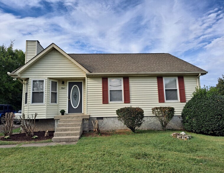 Primary Photo - 7641 Saundersville Rd