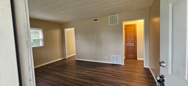 Building Photo - 2085 Bellefontaine Ave