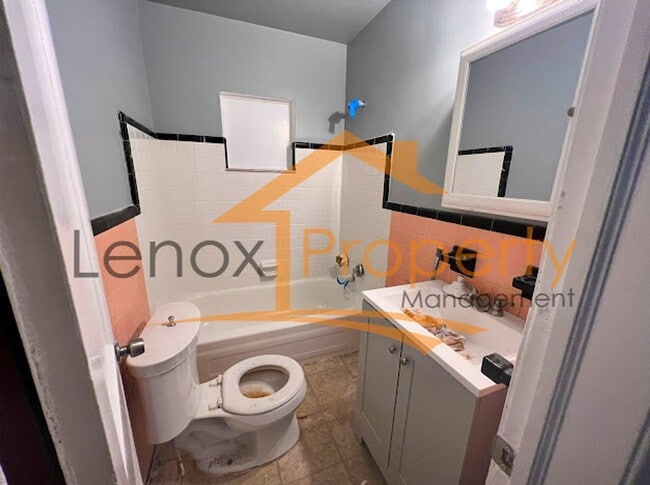 Building Photo - 4 Bedroom Home In Eastpointe