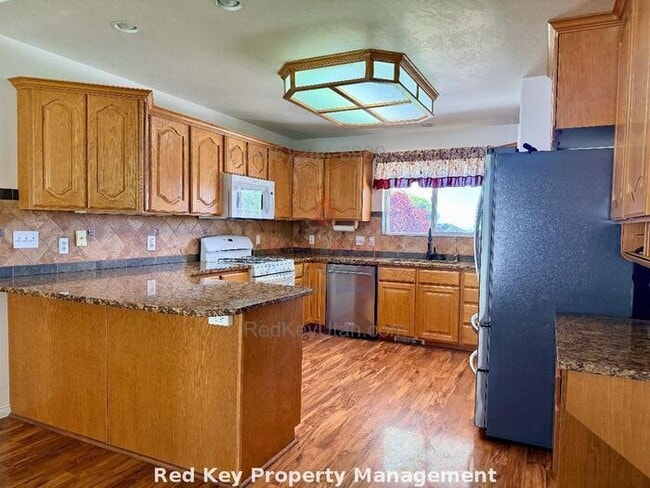 Building Photo - Breeze Cir Single Family Home