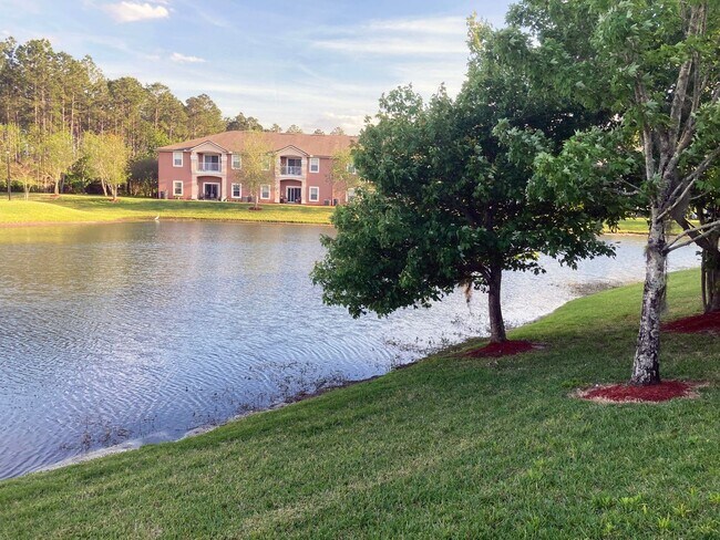 Building Photo - ***SPECIAL - TWO WEEKS FREE*** Spacious 3-...