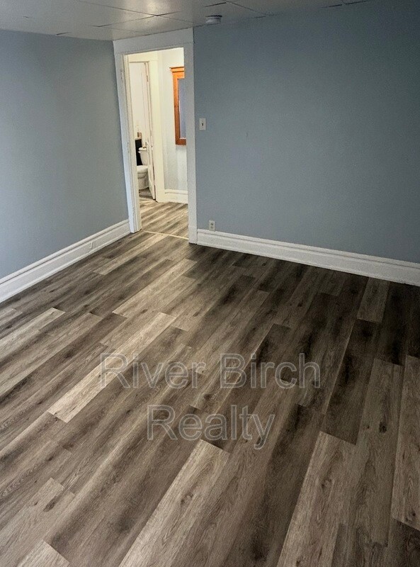 Building Photo - 417 E Cook St