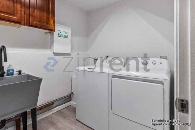 Building Photo - 1967 Solano Way