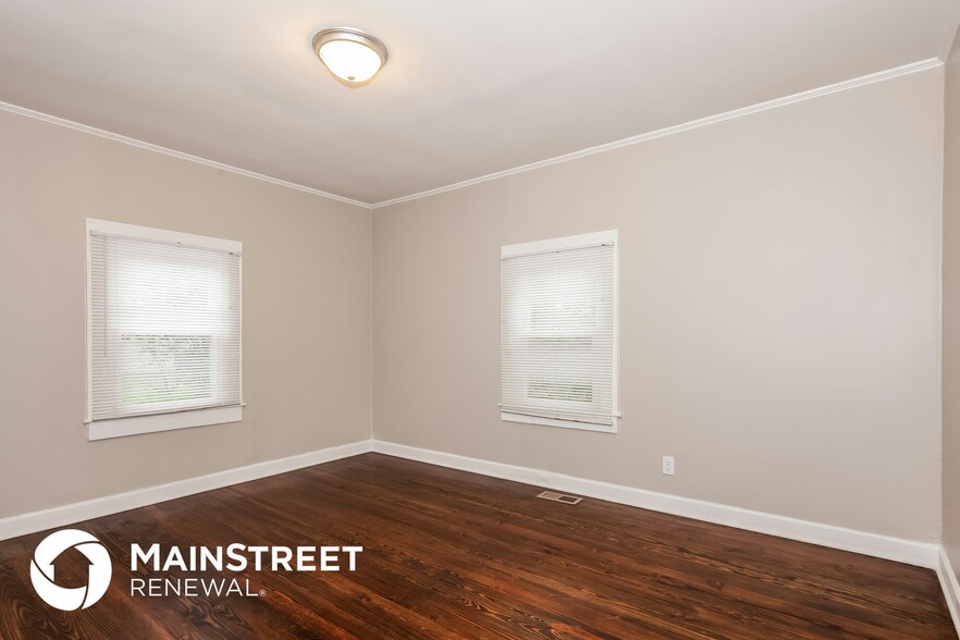 Building Photo - 2558 Hemphill St