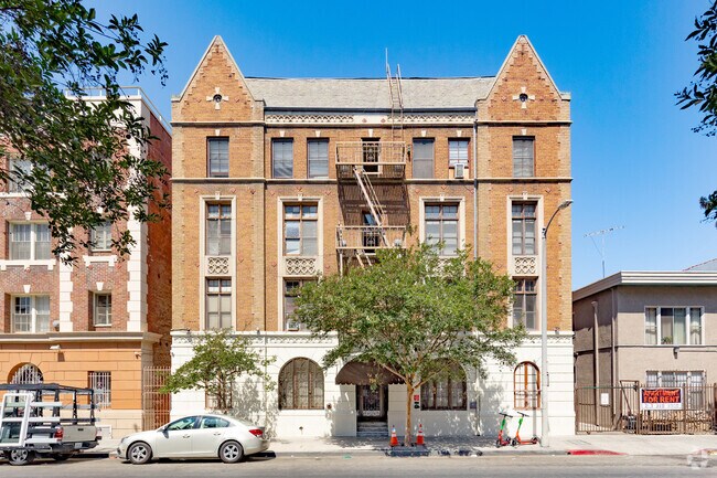 751 S Mariposar Ave Los Angeles, CA 90005 - Astor Apartments