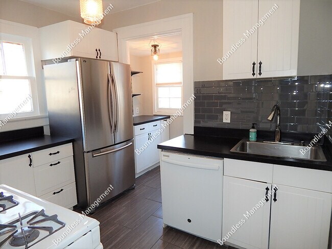 Building Photo - 522 Morgan St NE