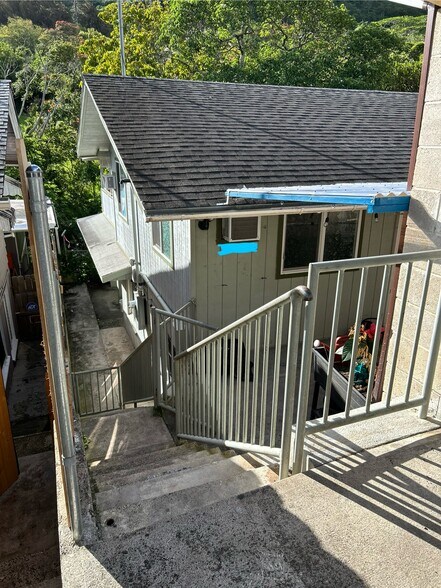 Building Photo - 2828 Kalihi St