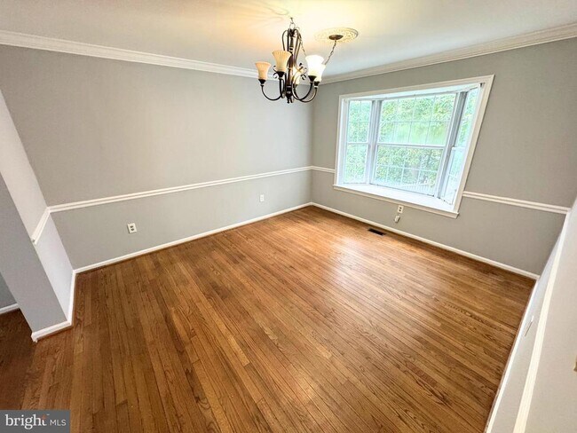 Building Photo - 3063 Schubert Dr