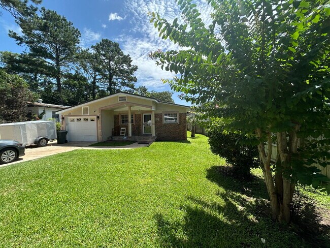 Building Photo - $250 Off Your Second Month's Rent + $250 Referral Bonus | Charming 3-Bedroom Home in Tallahassee