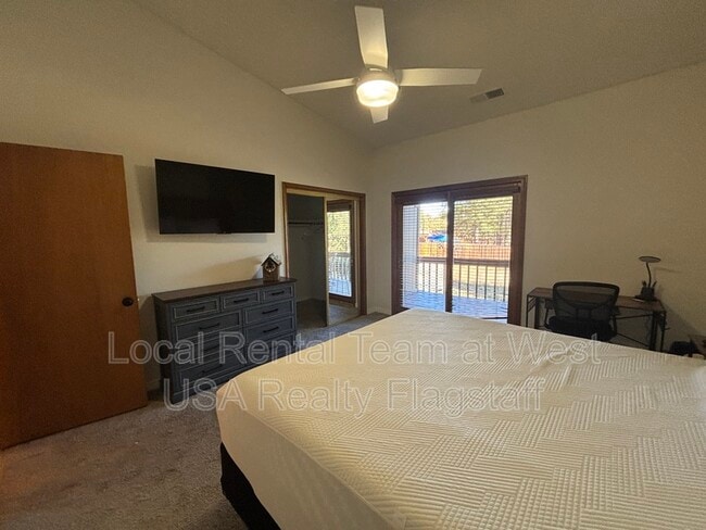 Building Photo - 2340 N Plateau Dr