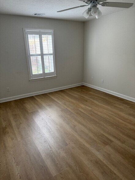 Building Photo - 104 Deerchase Ln