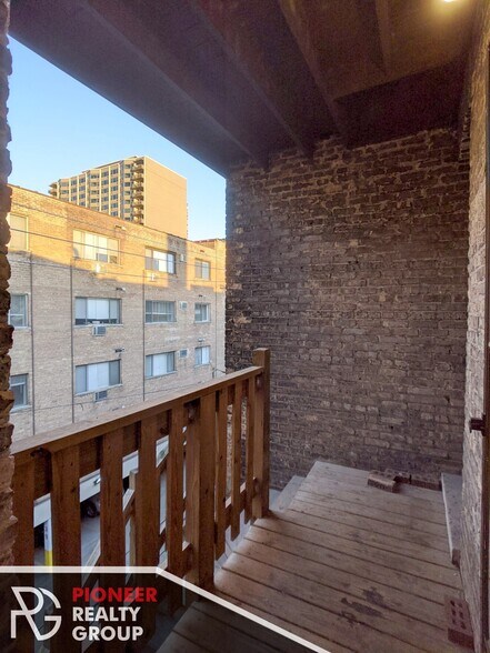 Building Photo - 630 W Cornelia Ave