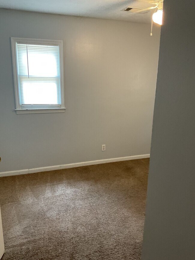 Building Photo - Charming Corner-Lot Rental in Vista Terrace!
