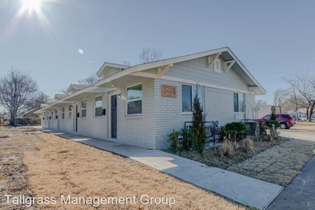 Primary Photo - 2420 E 8th St