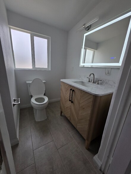 Building Photo - 470 Mercury Ln