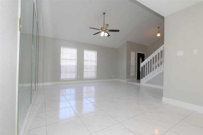 Building Photo - 4611 Silver Fox Dr