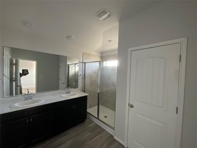 Building Photo - 1629 Dubiel Dr