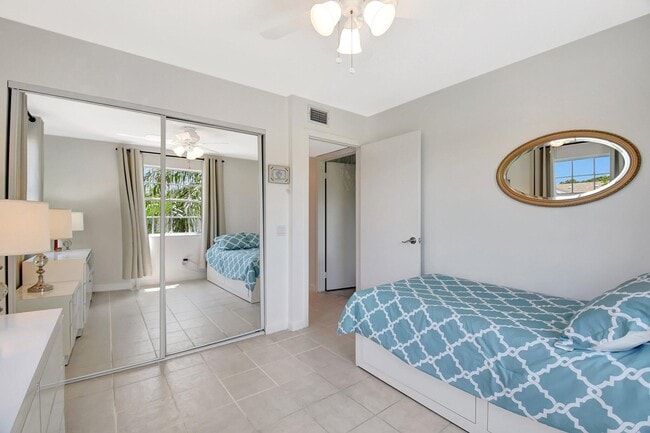 Building Photo - 621 Waterside Dr