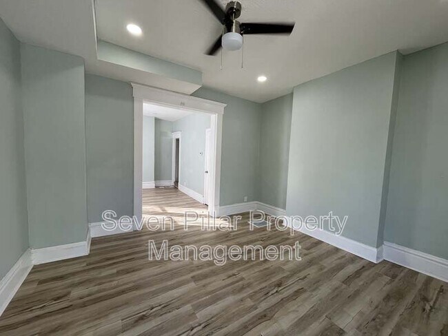 Building Photo - 1347 E Livingston Ave