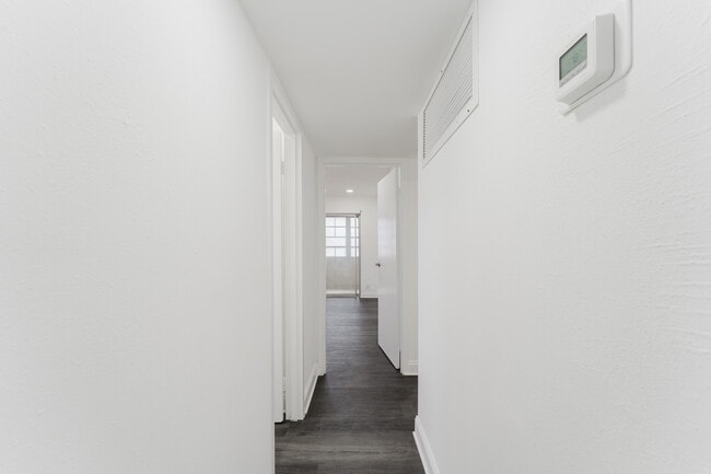 Building Photo - 233 Brittany F