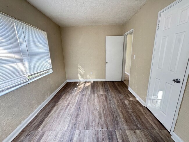 Building Photo - 1209 Carlsbad Pl
