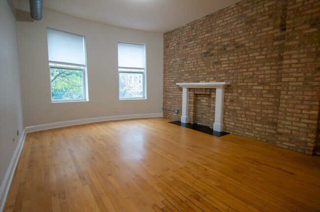 Building Photo - 2023 N California Ave