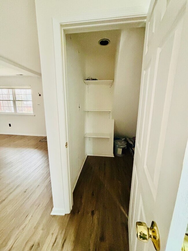 Building Photo - 1959 Main Ave