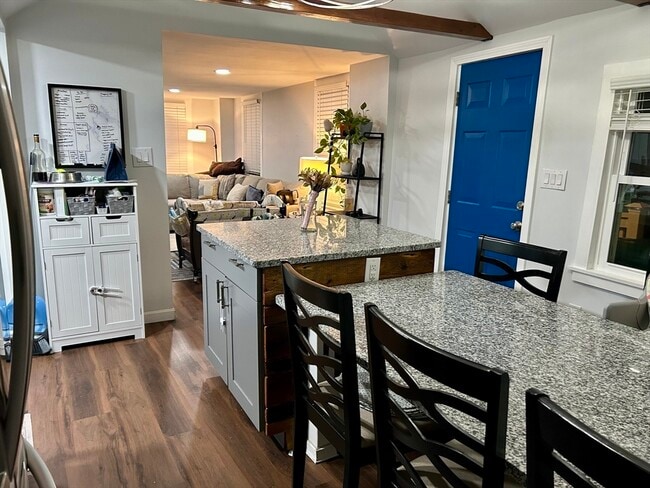 Building Photo - 9 Church St