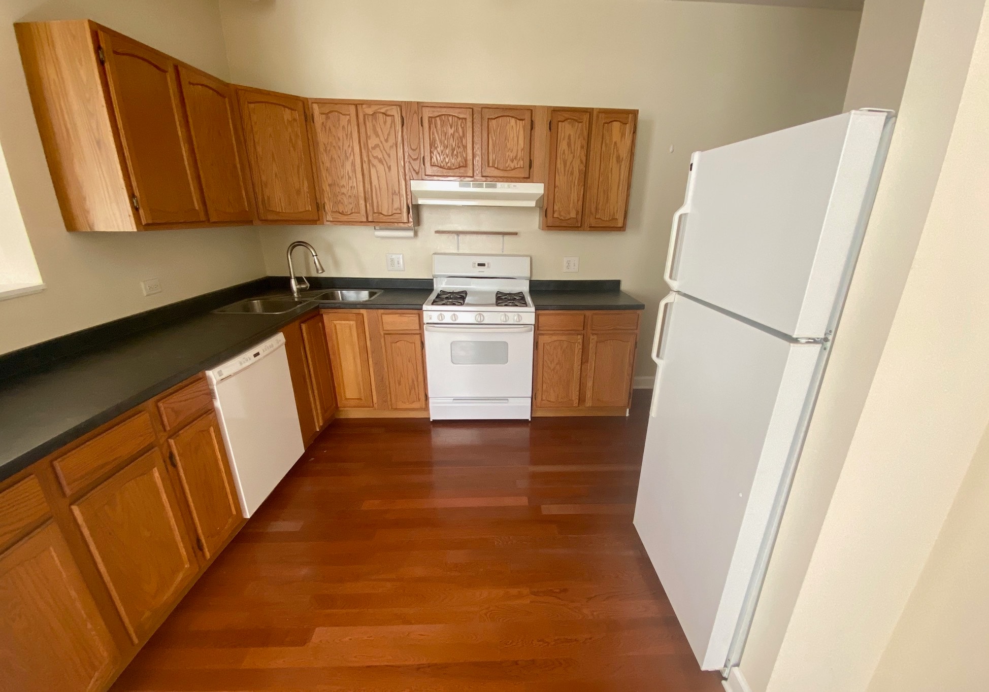 Kitchen - 1152 W 19th Pl