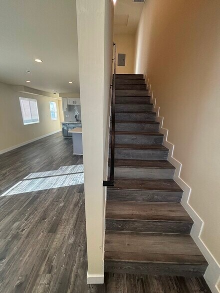 Building Photo - 1651 W 85th St