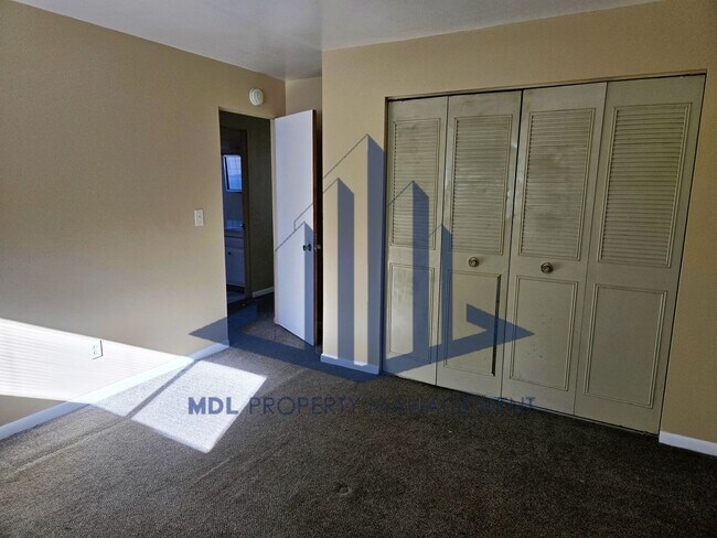 Building Photo - 2215 Weiss St