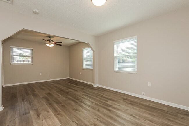 Building Photo - 9311 Mary Ave