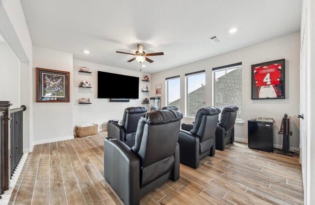 Building Photo - 2119 Parker Grove Dr