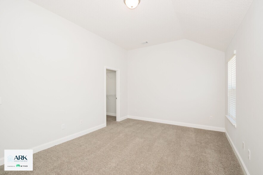 Building Photo - 135 Sugarberry Ln