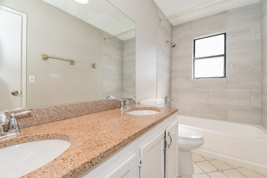 Building Photo - 7969 Amandas Crossing Dr E