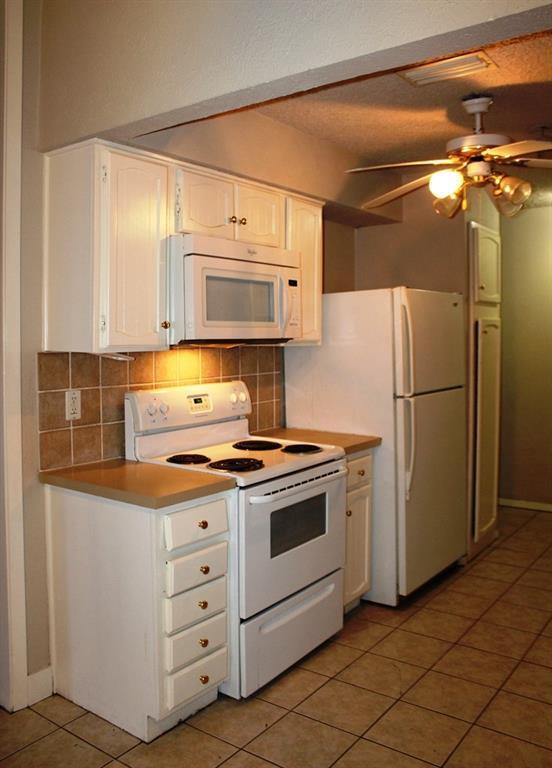 Building Photo - 2812 Lemmontree Ln