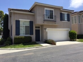 Building Photo - Spacious two-story home with functional layout and strong natural light in a well-maintained Ocea...