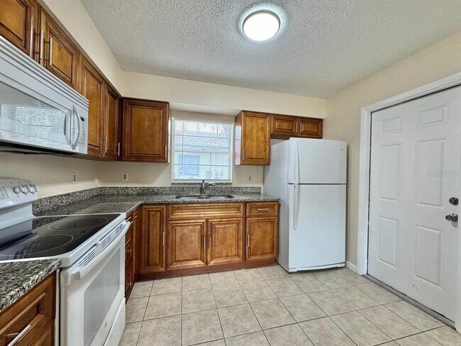 Building Photo - 10015 N Aster Ave