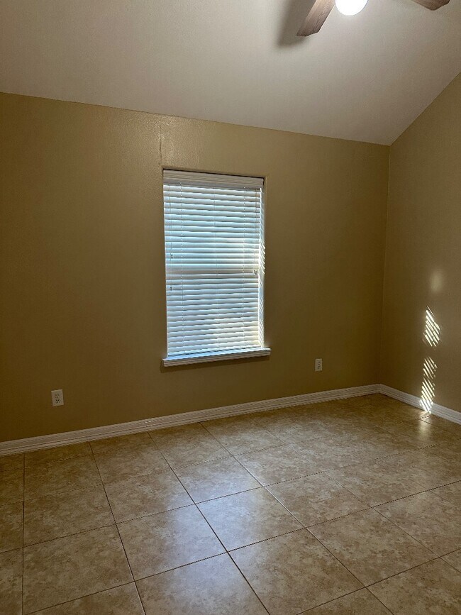 Building Photo - 4007 Zuley St