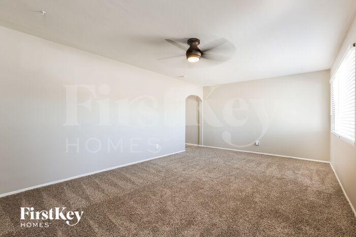Building Photo - 205 E Orchid Ln