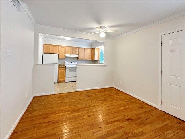 Building Photo - 1520 Yale St