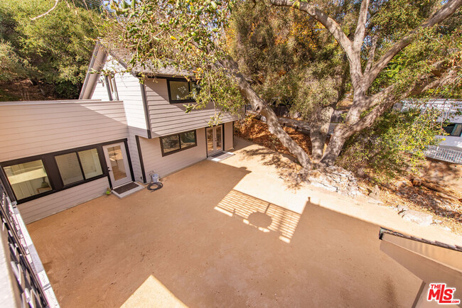 Building Photo - 1372 Old Topanga Canyon Rd