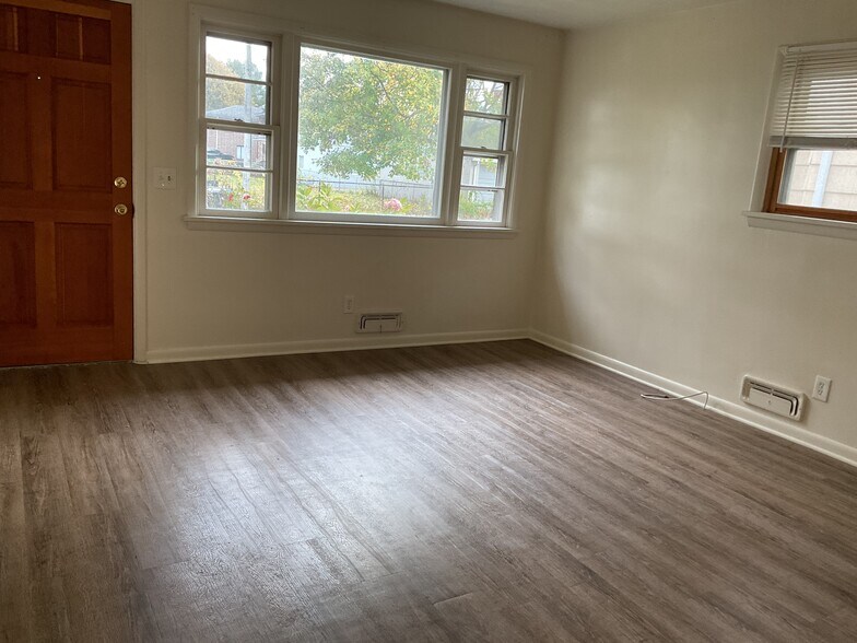 Building Photo - 211 Magnolia Ave