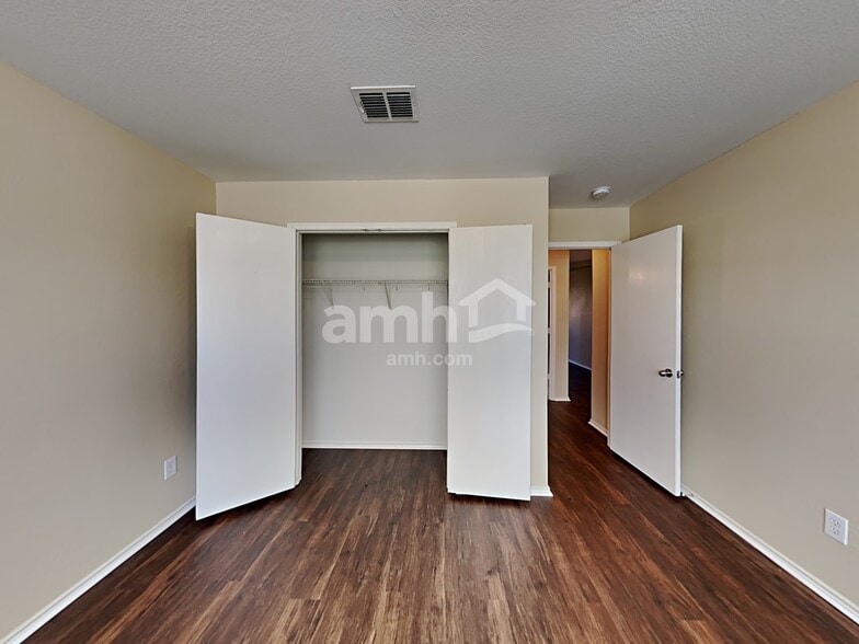 Building Photo - 1021 Bumble Bee Dr