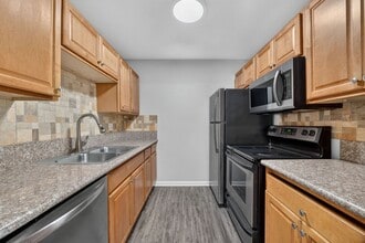 Building Photo - Upgraded 1 Bedroom Unit with Spacious Bedroom!