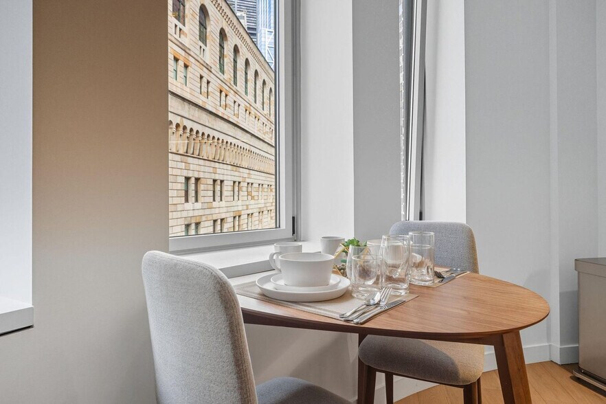 Building Photo - 84 William St