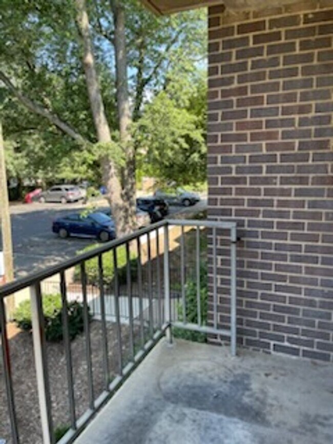 Building Photo - 1600 Renate Dr