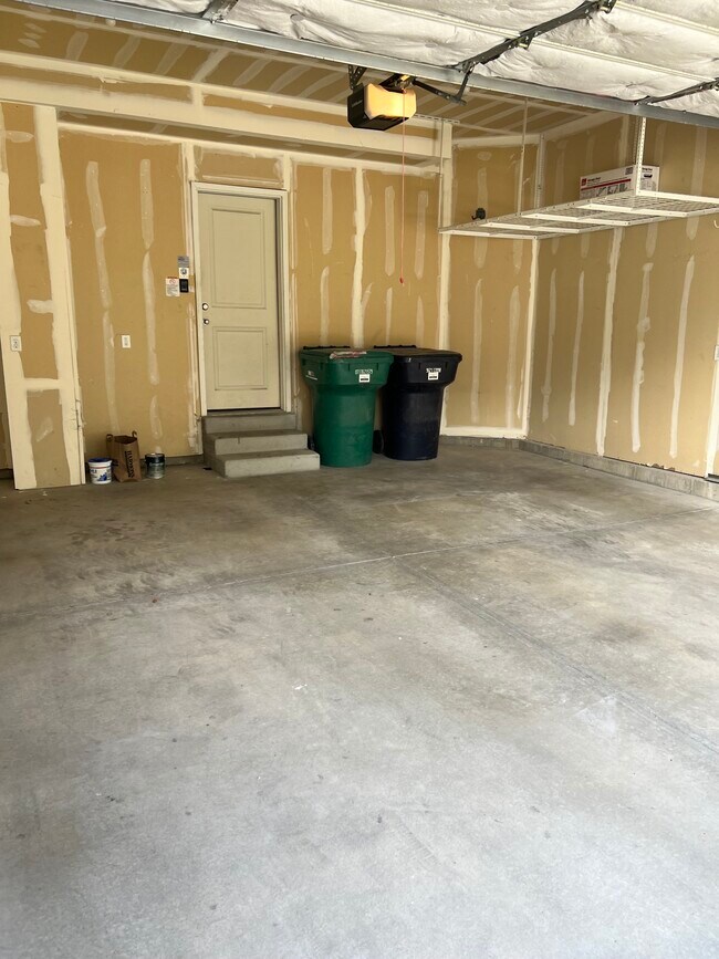 Building Photo - Bluffdale Townhouse