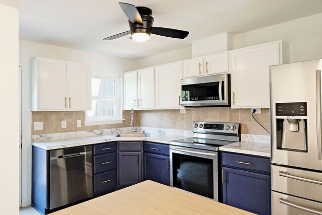 Building Photo - Pet-Friendly Duplex With Fenced Yard – Move-In Ready!